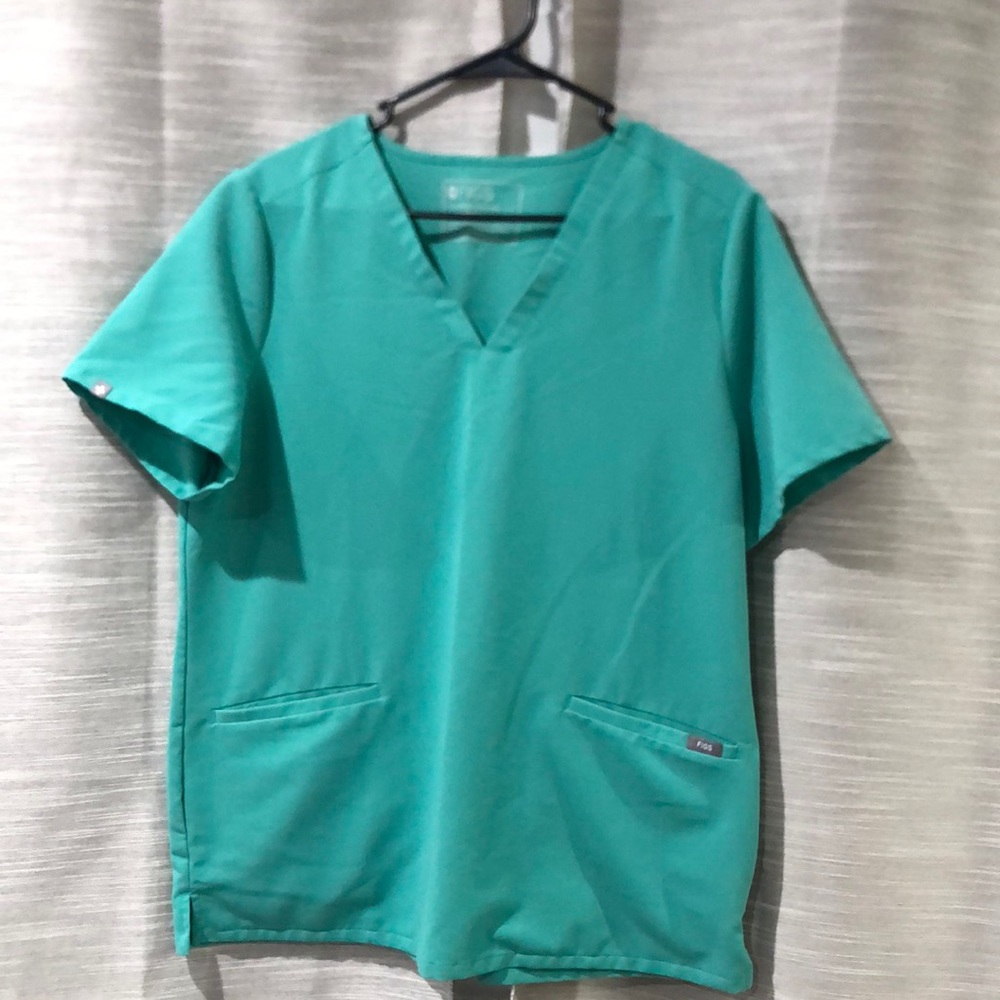Figs scrub top